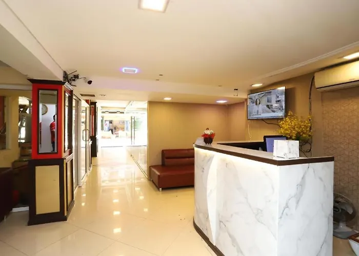 Lucky Palace Hotel 3*